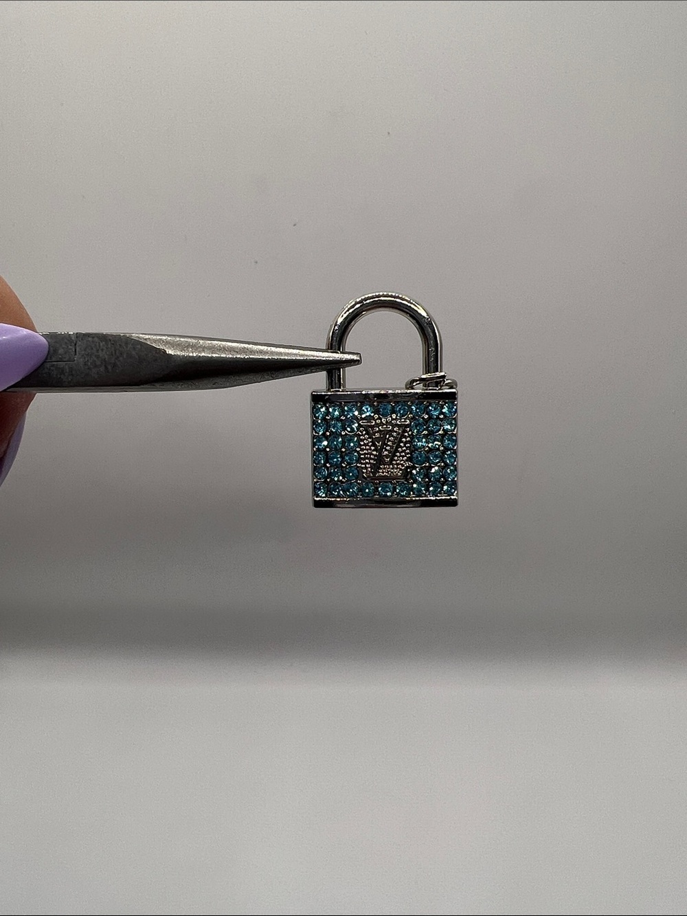 1401. Blue Crystal Padlock Charm Pendant - Picture 6 of 6